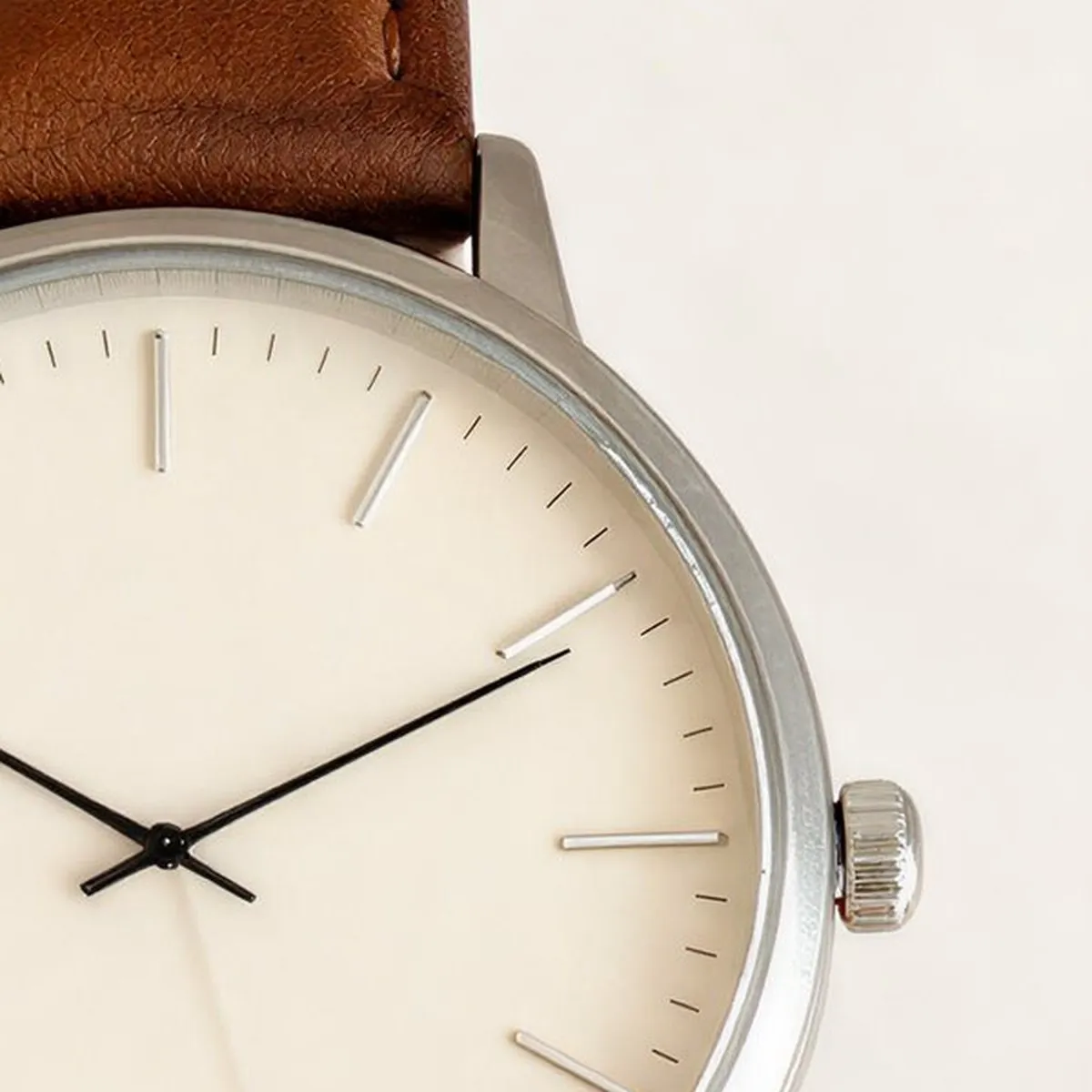 Close crop of an edited product photo before and after enlargement in Image Upscaler