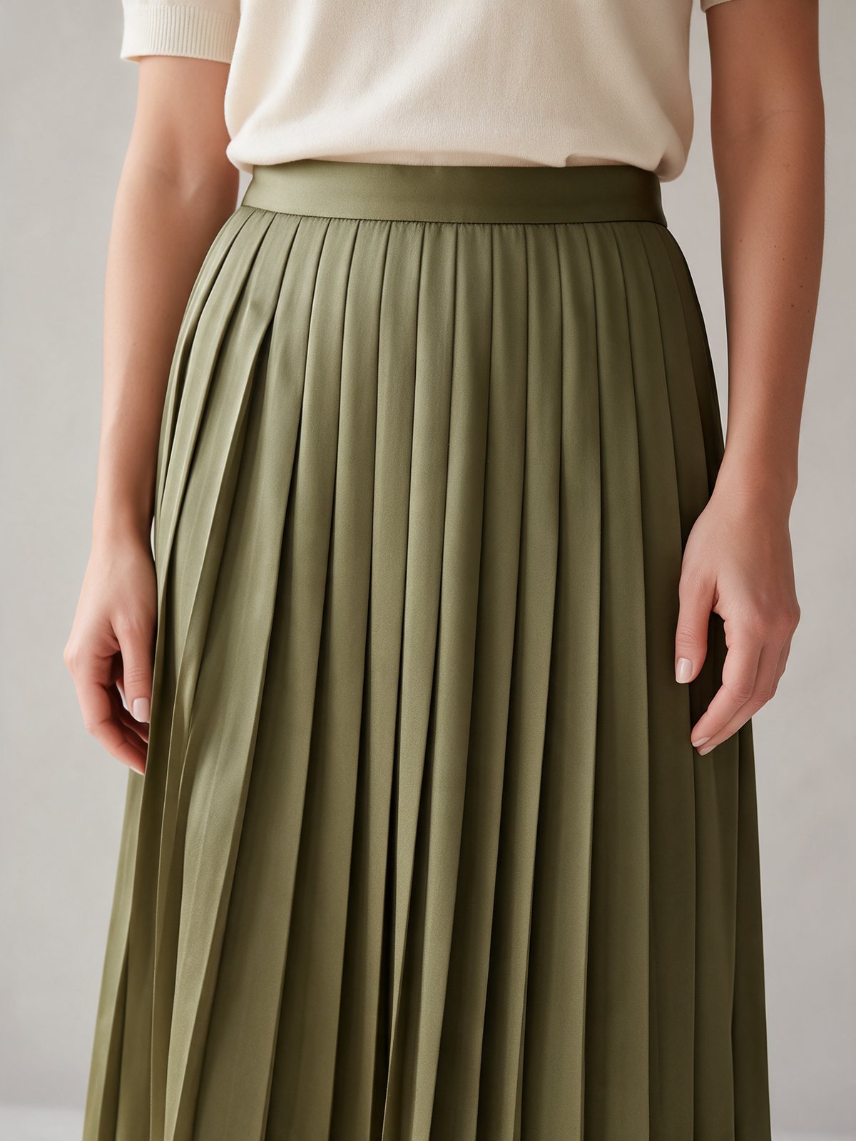 Variations crop: close-up of the skirt pleats